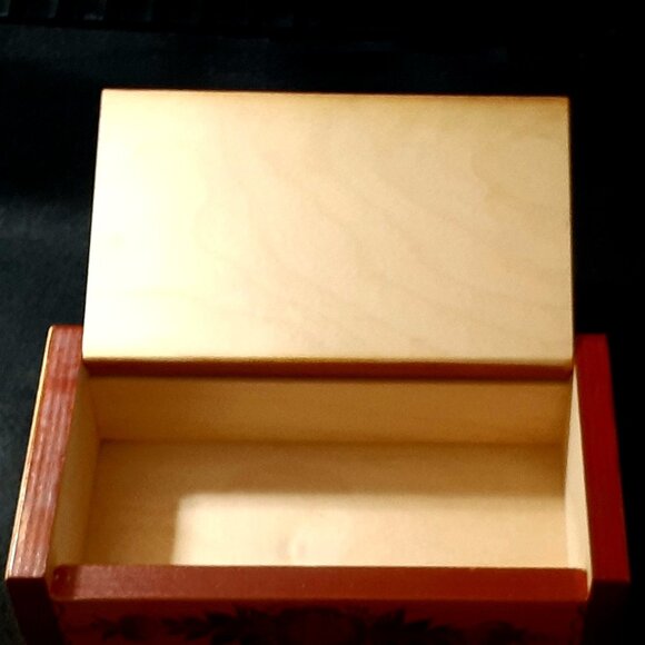 Vintage!! Hand Painted Wooden Trinket Box with Lid - Lid on with Wood Dowels. - Picture 7 of 11